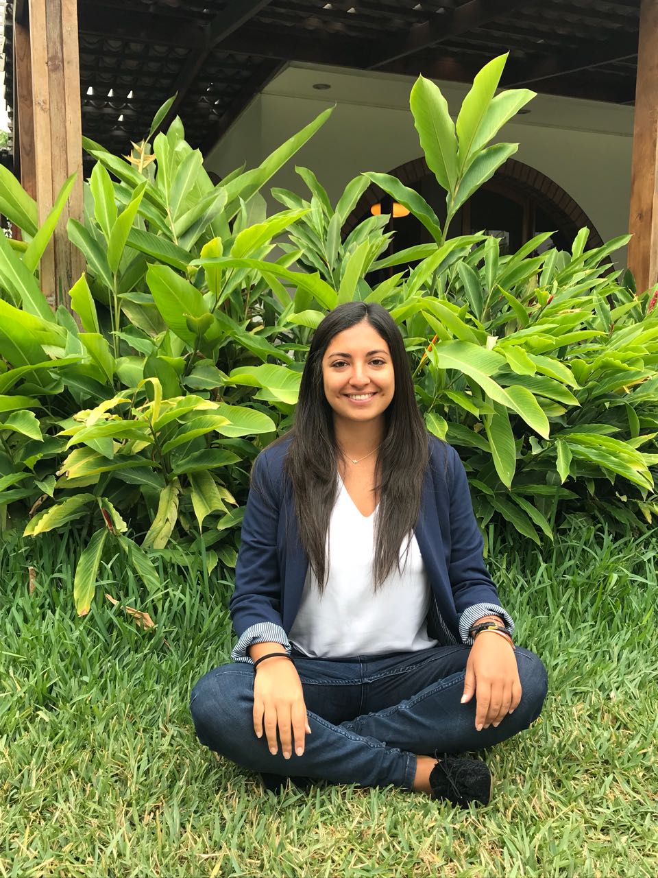 Jazmín Infante Psicóloga con enfoque en Terapia Racional Emotiva y Terapia Cognitivo Conductual